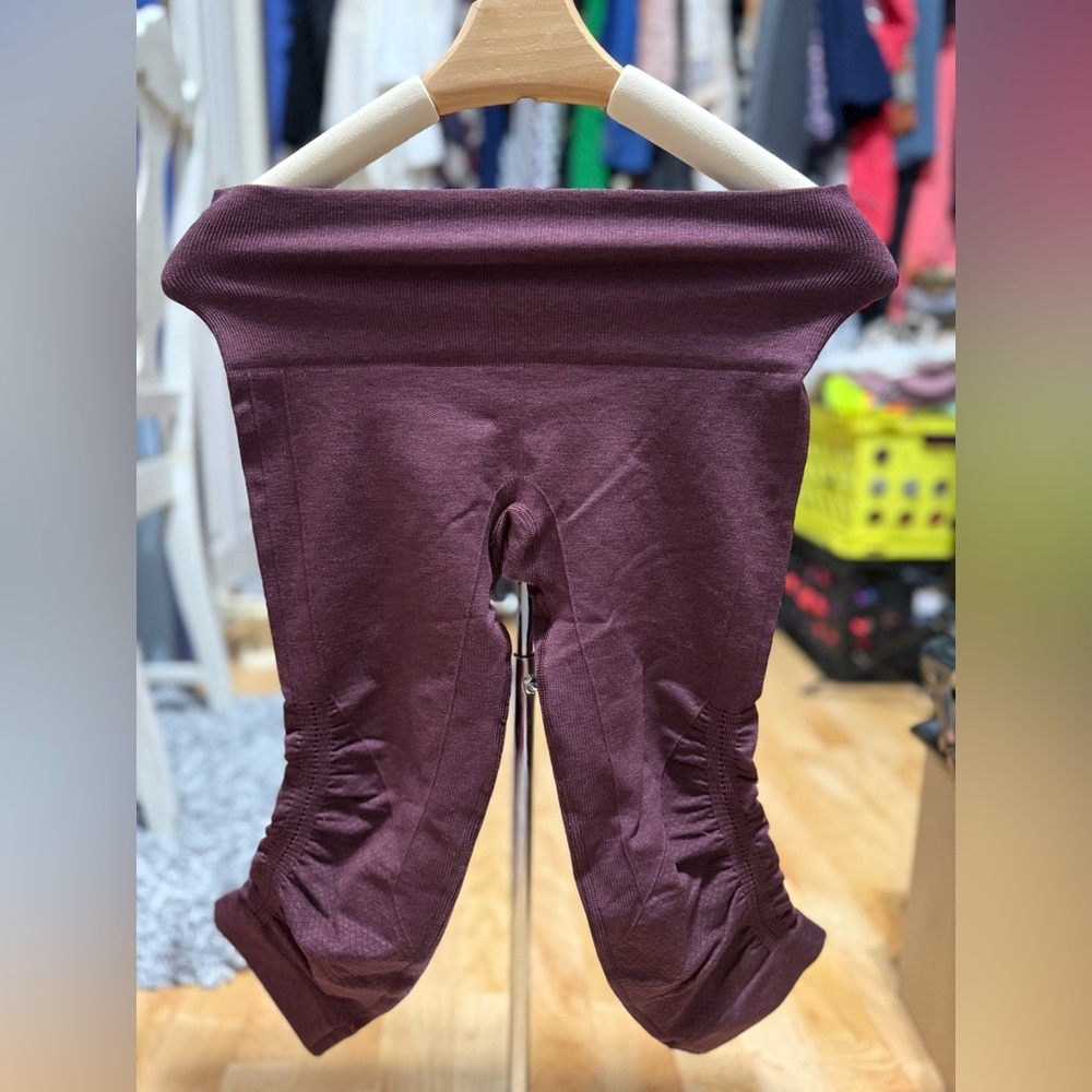 Lululemon Athletica In The Flow Crop Ribbed Purple  Size 0-2 12” waist
